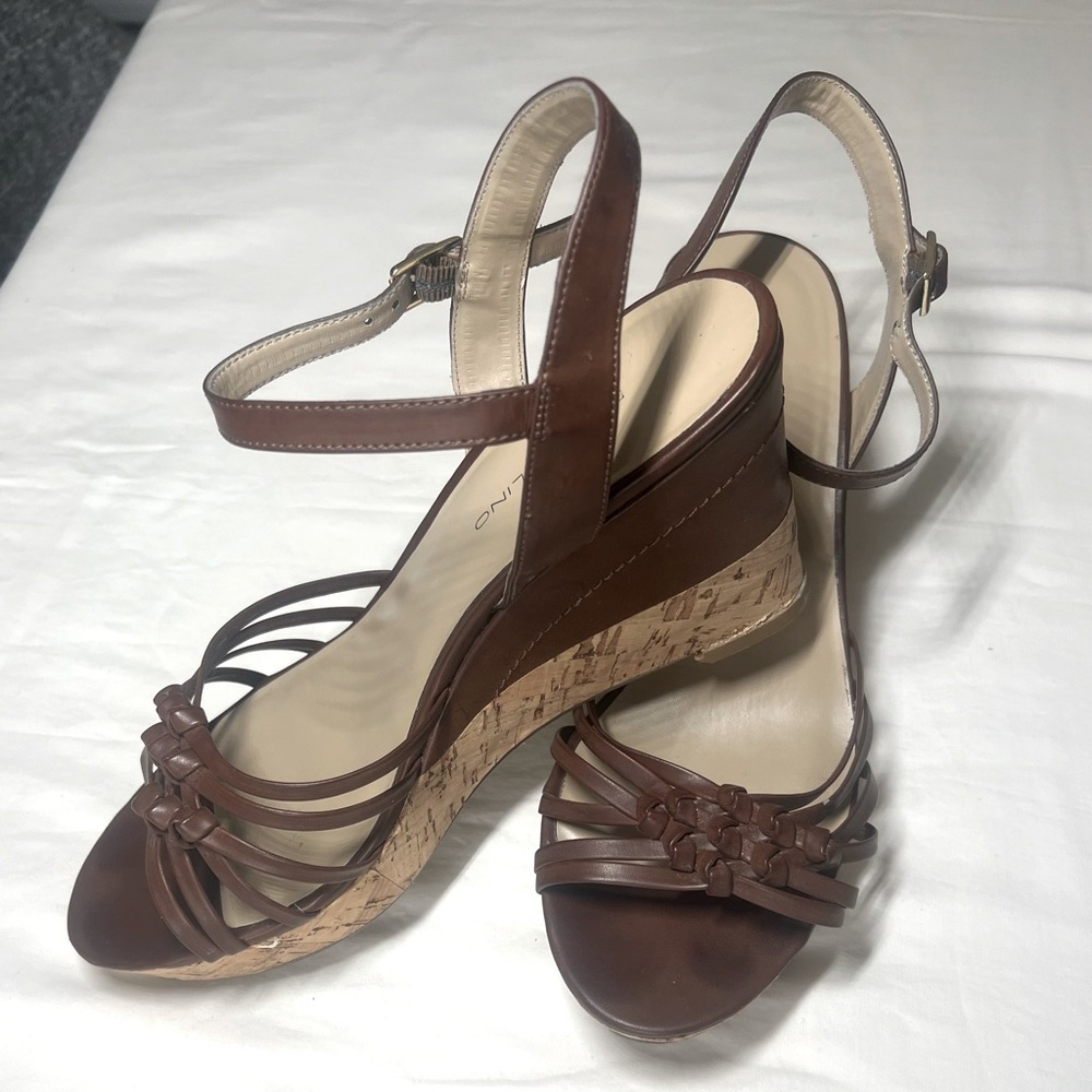 Bandolino Women's Modavi Wedge Sandal Size 8.5